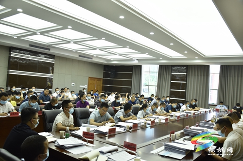 吳廷友主持召開縣人民政府十七屆第8次常務會議