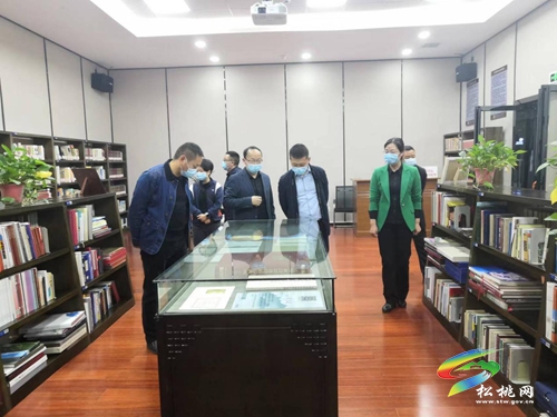 何彬率隊赴印江縣考察學(xué)習(xí)城市公共閱讀空間建設(shè)工作