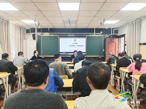 松桃檢察院到寨英鎮(zhèn)落滿完小開展“一號檢察建議”專題講座
