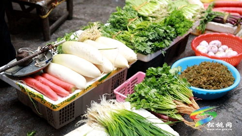 黔東農(nóng)貿(mào)市場恢復(fù)營業(yè)  保障市民物資供應(yīng)