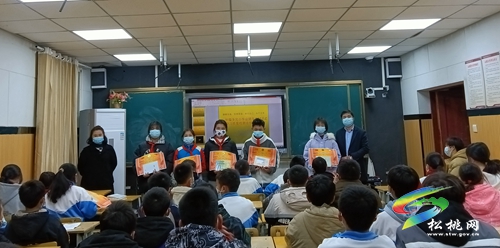妙隘鄉(xiāng)完小組織召開畢業(yè)班學(xué)生學(xué)習(xí)分享會(huì)暨表?yè)P(yáng)大會(huì)