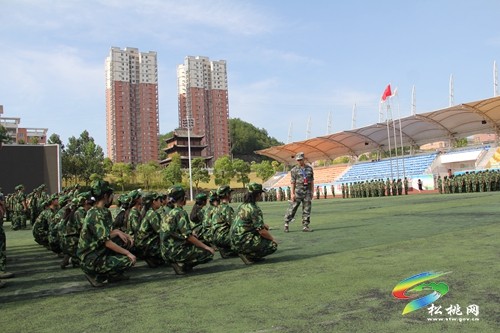 松桃民族中學(xué)開展2022級高一新生軍訓(xùn)