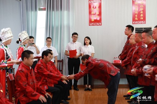 “醫(yī)”心向黨 踔厲奮進(jìn)——2022年松桃苗族自治縣民族中醫(yī)院慶祝第五個(gè)“中國醫(yī)師節(jié)”活動側(cè)記