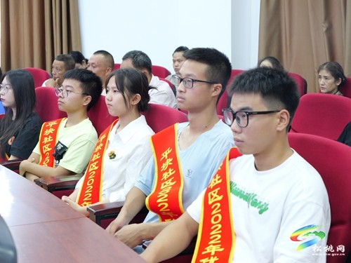 蓼皋街道平塊社區(qū)舉行春暉社成立暨春暉勵志助學金發(fā)放活動