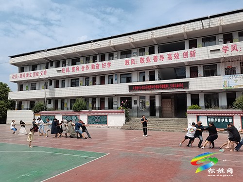 太平營街道中心完小舉行教師節(jié)暨中秋節(jié)“雙節(jié)”同慶活動
