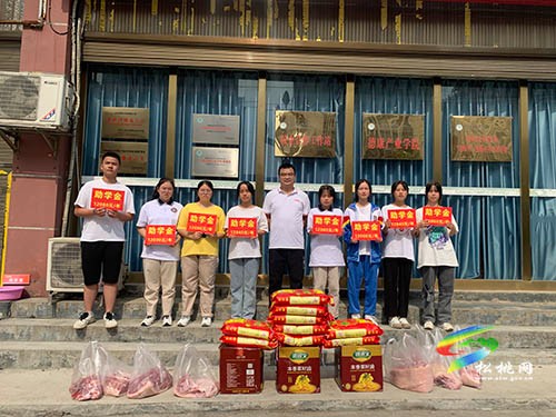 愛心助學(xué) 松桃德康農(nóng)牧發(fā)放11.2萬元助學(xué)金