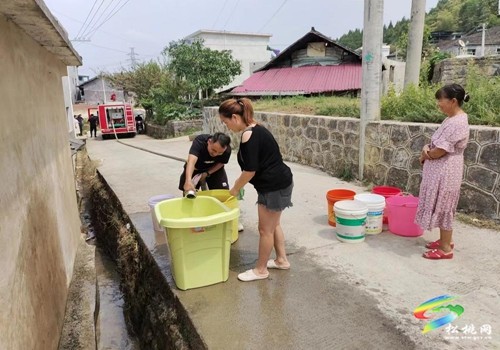 普覺鎮(zhèn)：消防送水解民憂，持續(xù)抗旱保民生