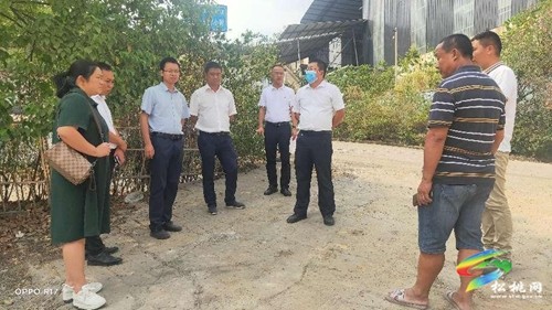 萬(wàn)釬有到金泰1、2號(hào)等地督導(dǎo)錳污染治理工作