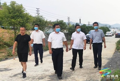 萬釬有到花鼓大道、九龍湖疫情防控點等地督導疫情防控工作