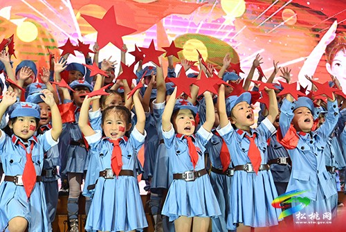松桃實(shí)驗(yàn)幼兒園開(kāi)展歡慶國(guó)慶節(jié)活動(dòng)