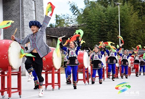松桃：非遺花鼓慶國慶