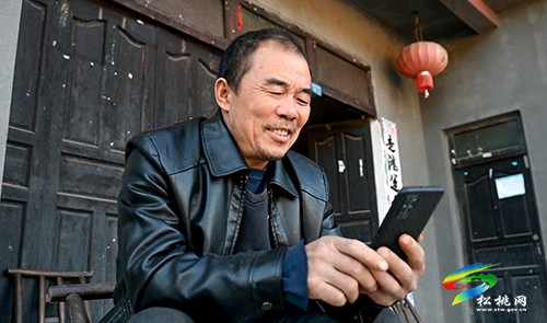 麻明春：十年，用勤勞的雙手供出三個大學(xué)生