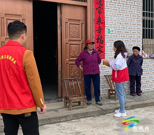 縣委統(tǒng)戰(zhàn)部到沙柳社區(qū)開(kāi)展志愿服務(wù)活動(dòng)
