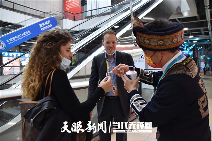 以酒為媒 以酒會(huì)友 以酒之名！盛會(huì)搭平臺(tái) 黔酒再“出圈”
