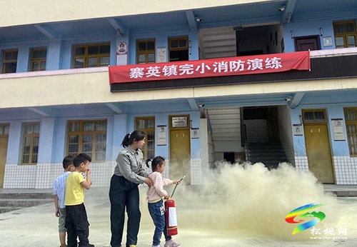 寨英鎮(zhèn)教育系統(tǒng)開展“119”全國消防日系列安全知識教育活動