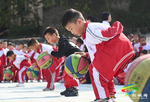 松桃第一完小舉行2022年冬季文化體育藝術(shù)節(jié)