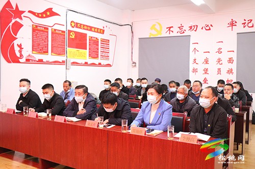龍群躍到正大鎮(zhèn)長(zhǎng)征村宣講黨的二十大精神時(shí)強(qiáng)調(diào)