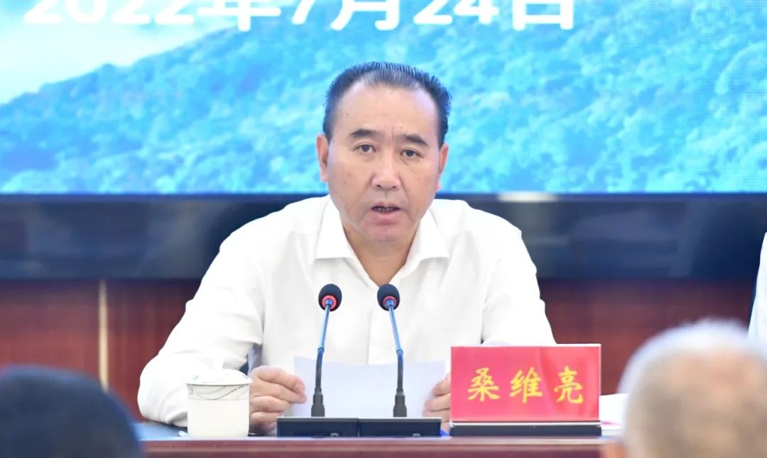 “新時代西部大開發(fā)闖新路”全國學(xué)術(shù)研討會暨第十屆中國·貴州“后發(fā)趕超”論壇在銅仁舉行