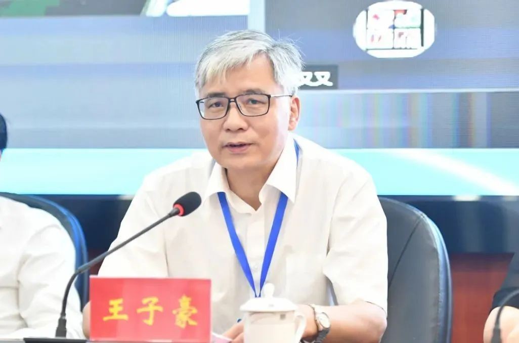 “新時代西部大開發(fā)闖新路”全國學(xué)術(shù)研討會暨第十屆中國·貴州“后發(fā)趕超”論壇在銅仁舉行