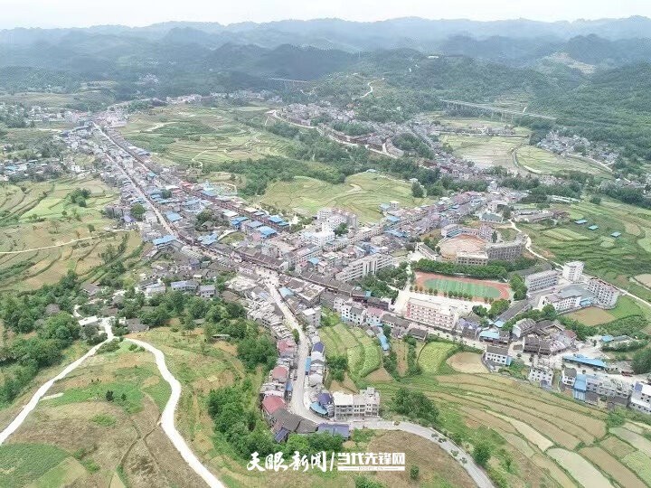 【二十大時(shí)光】松桃自治縣迓駕鎮(zhèn)：黔湘渝一家親 攜手共建促發(fā)展