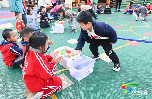 松桃：趣味游戲　樂(lè)享童年