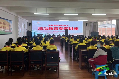 松桃公安持續(xù)開展“護學(xué)崗”行動，守護平安上學(xué)路