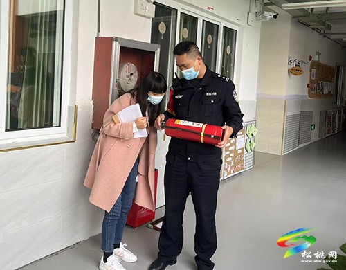 松桃公安持續(xù)開展“護學(xué)崗”行動，守護平安上學(xué)路