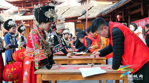 新時(shí)代文明實(shí)踐|松桃：文化下鄉(xiāng)送溫暖 文明實(shí)踐聚人心