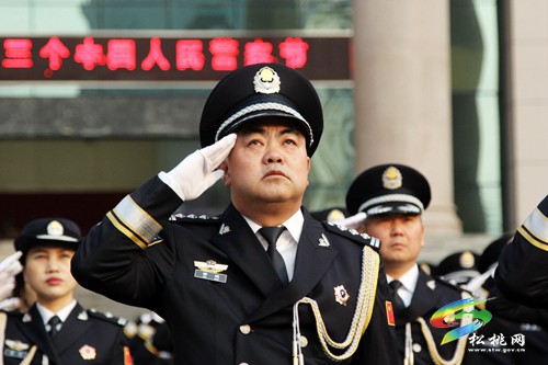松桃公安局舉行“中國人民警察節(jié)”警旗升旗儀式