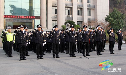 松桃公安局舉行“中國人民警察節(jié)”警旗升旗儀式