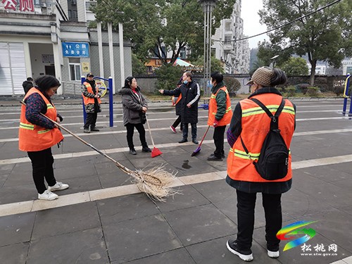 【節(jié)日我在崗】環(huán)衛(wèi)工作者堅守崗位  營造靚麗城市環(huán)境