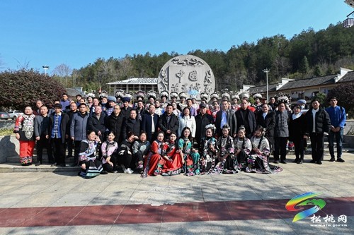 松桃苗族自治縣苗歌協(xié)會第一次會員大會暨成立大會召開