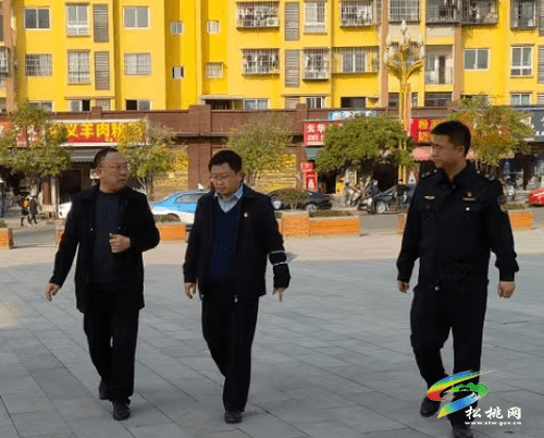 萬釬有到蓼皋街道、盤信鎮(zhèn)等地督導(dǎo)環(huán)保、空氣質(zhì)量管控等工作