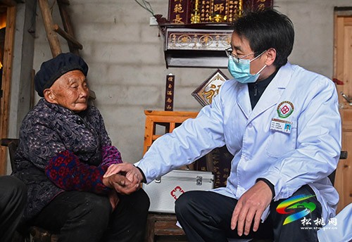松桃：雪中送健康