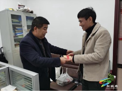 松桃統(tǒng)計局開展春節(jié)前走訪慰問活動