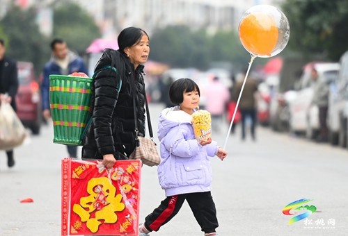 長興堡鎮(zhèn)：趕鄉(xiāng)場備年貨?鄉(xiāng)間集市年味濃