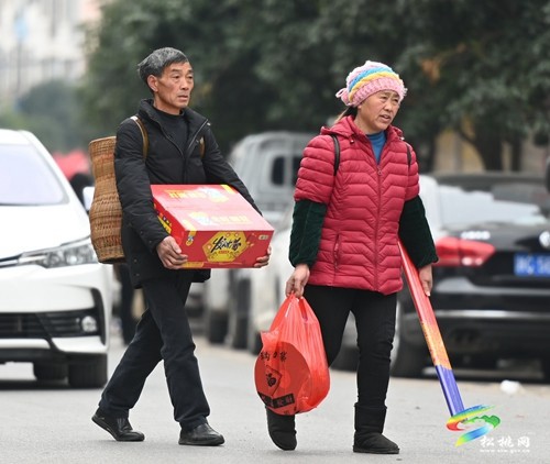 長興堡鎮(zhèn)：趕鄉(xiāng)場備年貨?鄉(xiāng)間集市年味濃