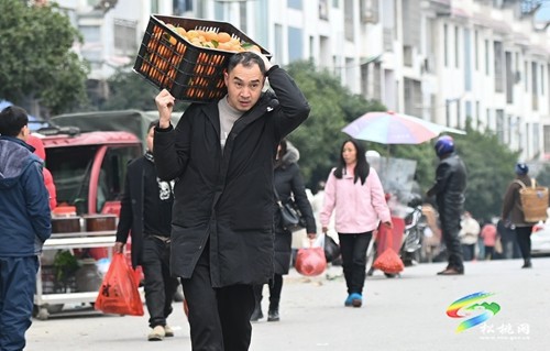 長興堡鎮(zhèn)：趕鄉(xiāng)場備年貨?鄉(xiāng)間集市年味濃