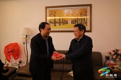 松桃四家班子在松領(lǐng)導(dǎo)集中走訪慰問駐松部隊及離退休老干部