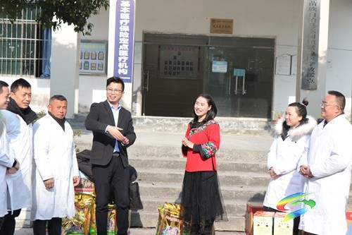 “春暉行動(dòng)·風(fēng)箏計(jì)劃”公益活動(dòng)小組到木樹(shù)鎮(zhèn)開(kāi)展慰問(wèn)