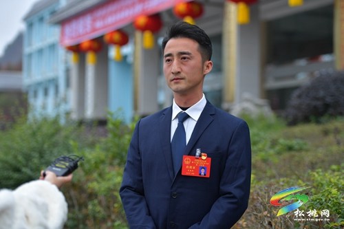 縣十七屆人大二次會(huì)議進(jìn)行分組討論