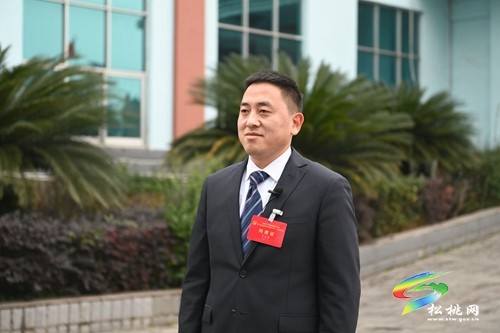 十四屆縣紀(jì)委三次全會(huì)進(jìn)行分組討論