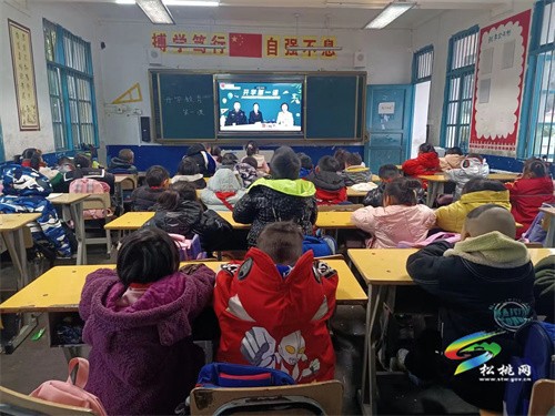 普覺鎮(zhèn)大同完小組織學(xué)生觀看2023年春季法治教育“開學(xué)第一課”直播活動
