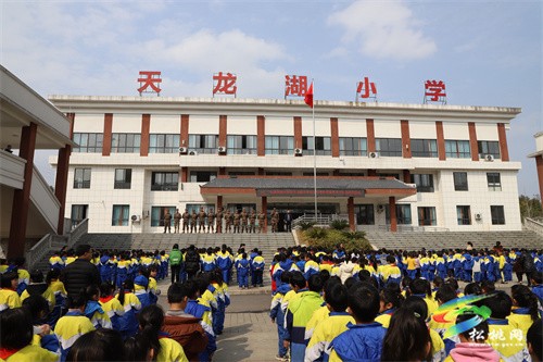 松桃第七完?。洪_學(xué)第一周  軍營文化進校園