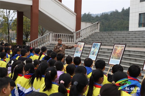 松桃第七完小：開學(xué)第一周  軍營文化進校園