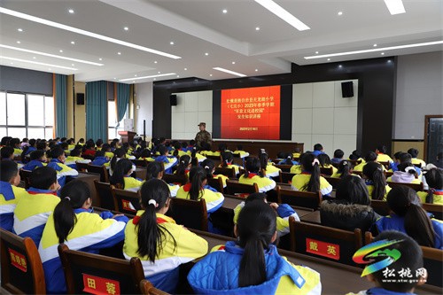 松桃第七完?。洪_學(xué)第一周  軍營文化進校園