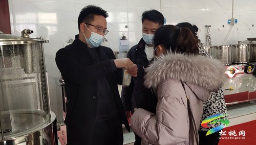 云南省硯山縣到松桃民族中醫(yī)院考察中醫(yī)特色項目
