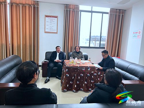石小莉到寨英鎮(zhèn)、正大鎮(zhèn)開展春耕生產(chǎn)、教育教學(xué)工作調(diào)研