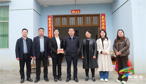 【情暖“三八”】龍群躍走訪慰問杰出女性代表