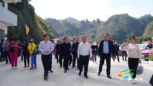 全縣抓黨建促鄉(xiāng)村振興基層黨組織書記“擂臺比武”暨重點工作現(xiàn)場觀摩總結(jié)會召開